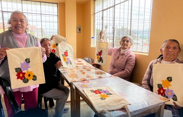 VISITA A NUESTROS ABUELITOS DEL PERPETUO SOCORRO